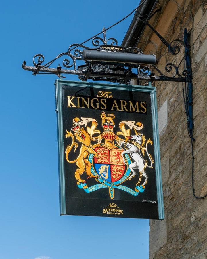 The Kings Arms Hotel Melksham Dış mekan fotoğraf